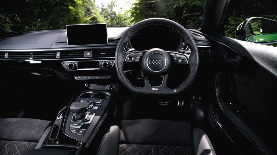 Торпедо Audi RS5 Sportback 2019 года  (UK) (фото 14 из 40)